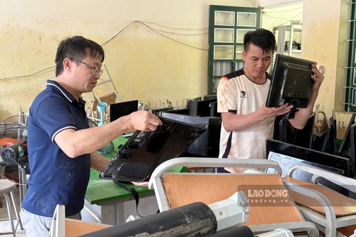 Teaching and learning equipment and equipment of Chieng So Boarding Secondary School for Ethnic Minorities (Muong Luan commune, Dien Bien) were damaged by flooding in early August 2025. Photo: Quang Dat