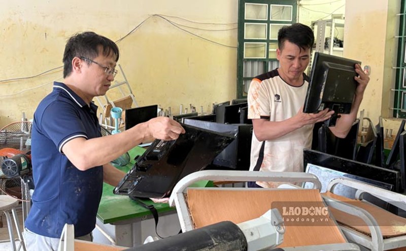 Teaching and learning equipment and equipment of Chieng So Boarding Secondary School for Ethnic Minorities (Muong Luan commune, Dien Bien) were damaged by flooding in early August 2025. Photo: Quang Dat
