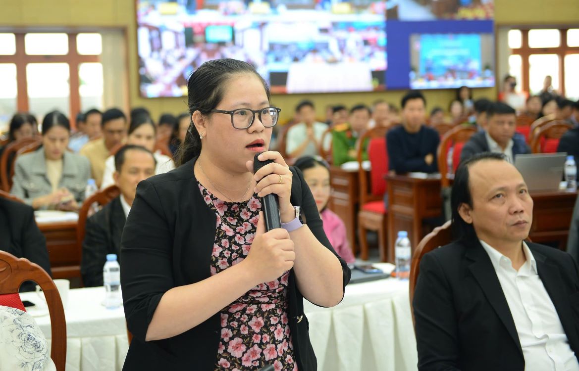 Les representants des entreprises souhaitent lever les difficultes et les obstacles pour le projet. Photo : Lam Hong