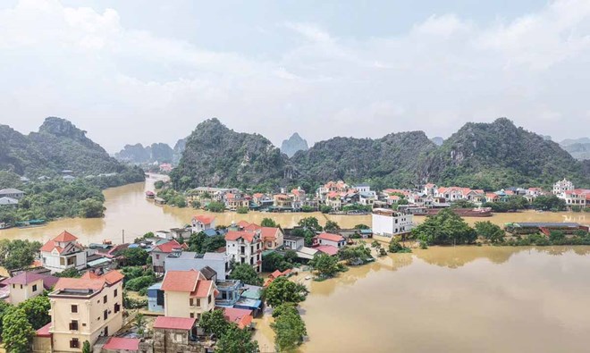 3.000 người dân bị cô lập do nước lũ dâng cao ở Ninh Bình