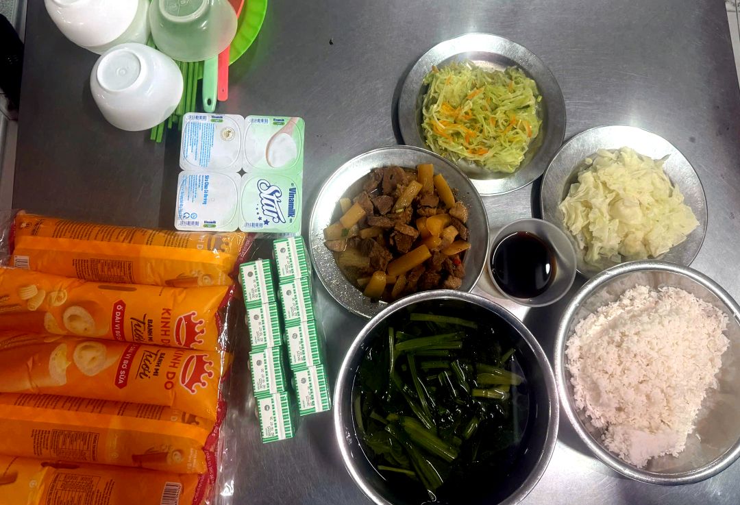 Can canh suat an tai Bua com Cong doan. Anh: Thanh Mai