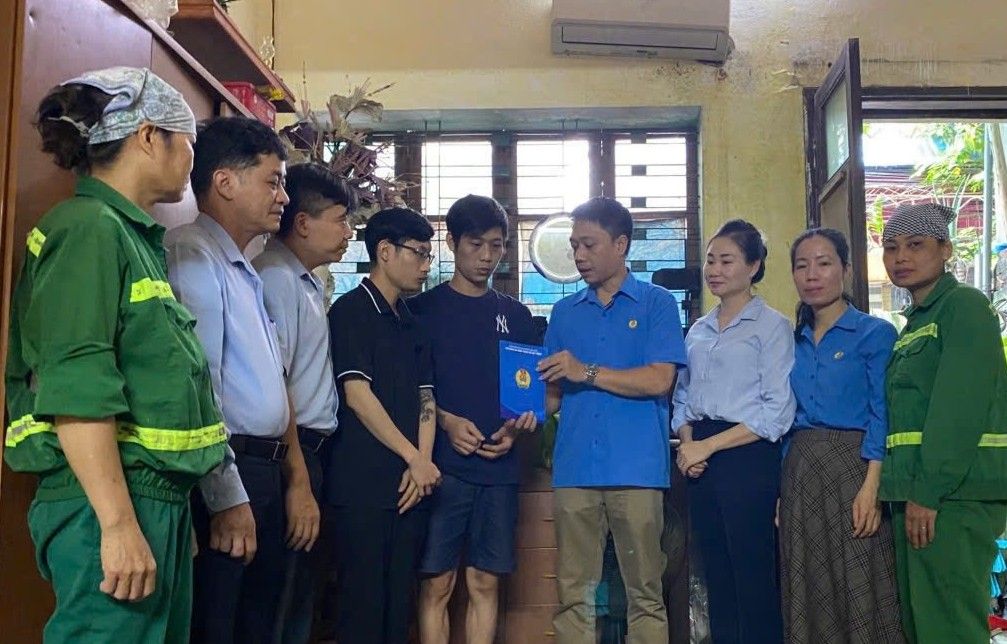 Bang Bang 연합 노동조합은 노동조합원 가족과 의견을 나누고 있습니다. 사진: Bang Bang 연합 노동조합 하이퐁