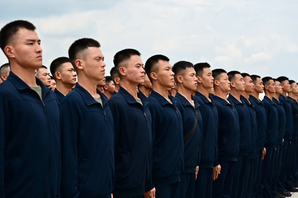 The group of Chinese officers and soldiers attracted attention for their outstanding height, averaging over 1.8m, and impressive and even formation. Photo: Pham Dong