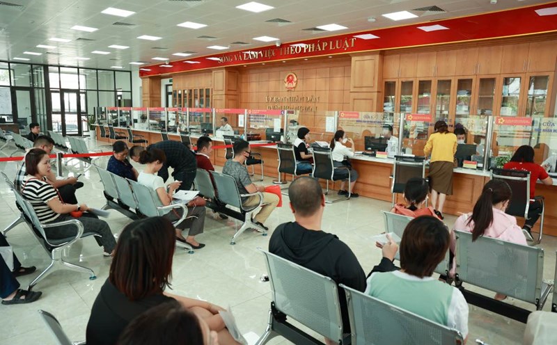 Information related to the regulation on heads of public service units has received much attention from readers. Photo: Hai Nguyen