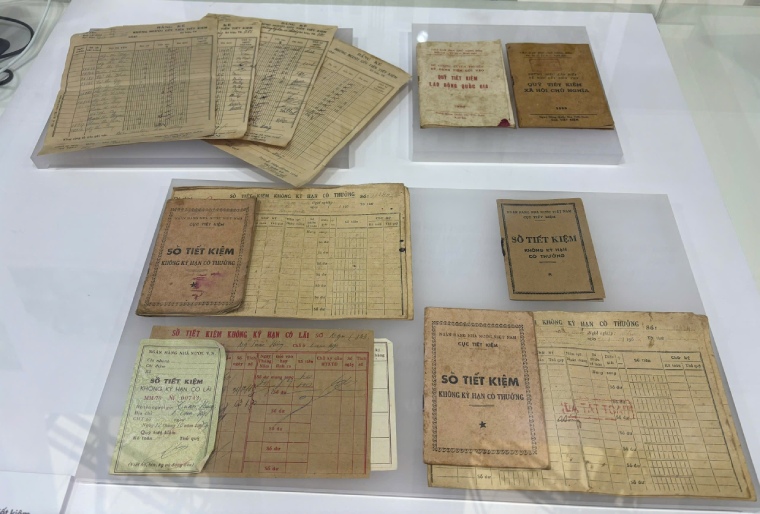 5. Mot so tai lieu tuyen truyen va chung tu ve hoat dong tiet kiem nam 1954 - 1975. Anh: An Nguyen