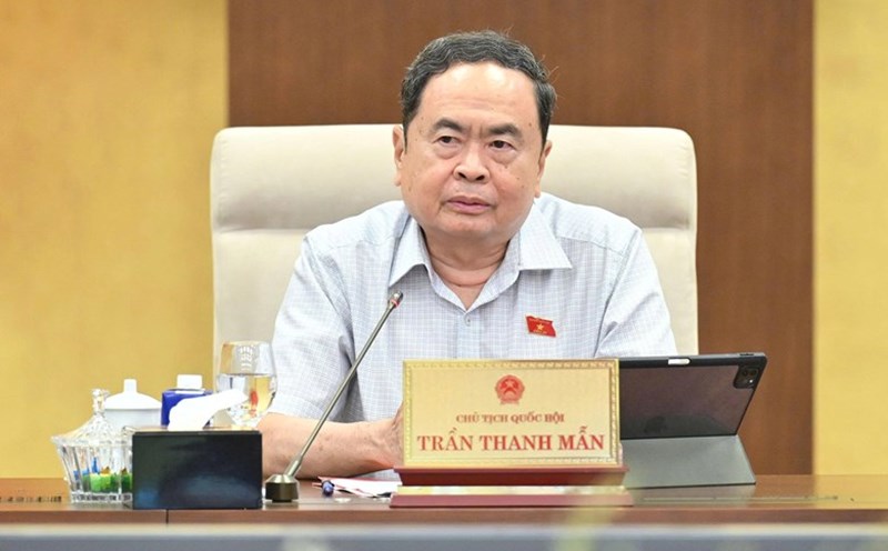 Politburo member and National Assembly Chairman Tran Thanh Man, on behalf of the National Assembly Standing Committee, signed and issued Resolution 96/2025/UBTVQH15 on adjusting the 2025 legislative program. Photo: Quochoi.vn
