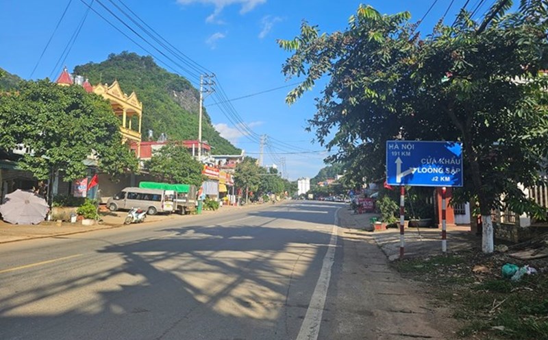 Son La limits vehicles on National Highway 6 to serve Moc Chau Cultural Tourism Week 2025. Photo: Minh Nguyen