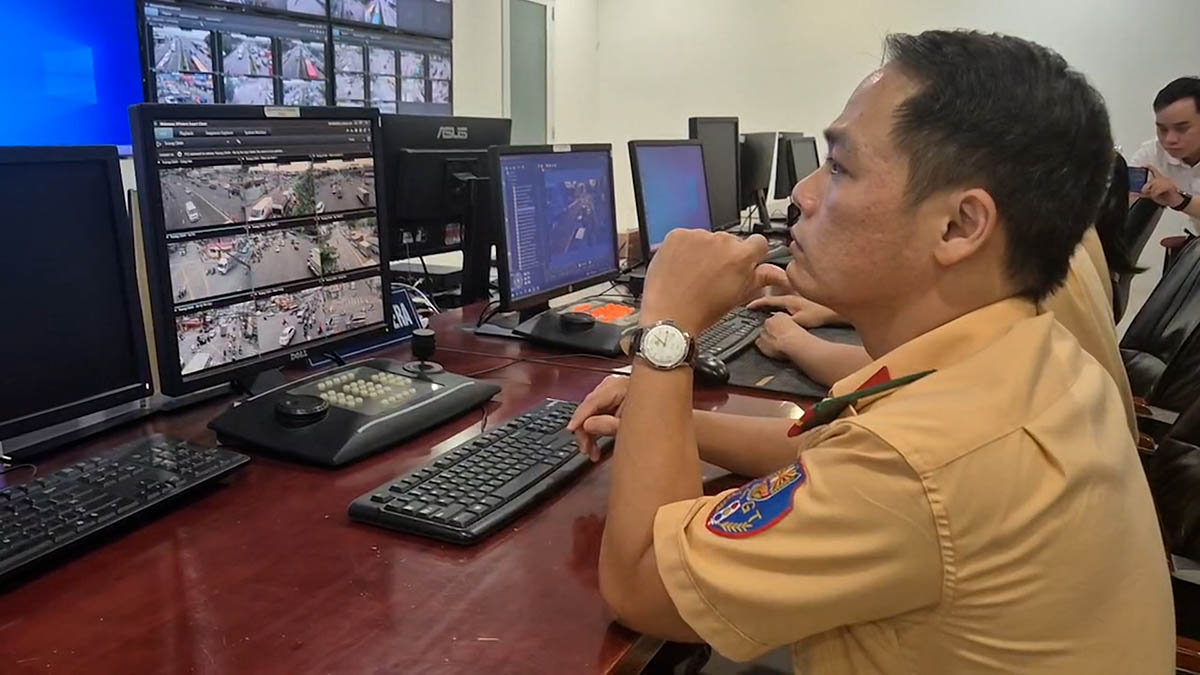 Traffic police on duty 24/7, using flycams to monitor traffic congestion points in Ho Chi Minh City during the September 2 holiday. Photo: Nguyen Chan