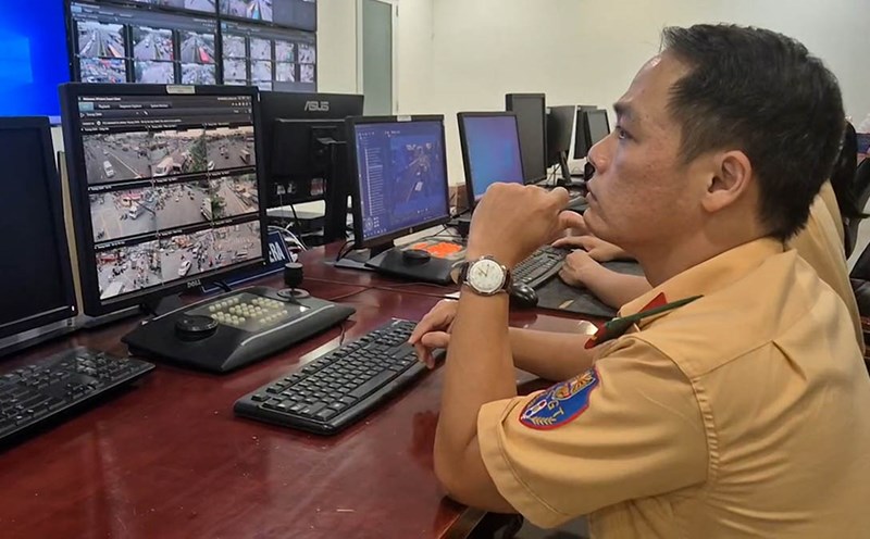 Traffic police on duty 24/7, using flycams to monitor traffic congestion points in Ho Chi Minh City during the September 2 holiday. Photo: Nguyen Chan