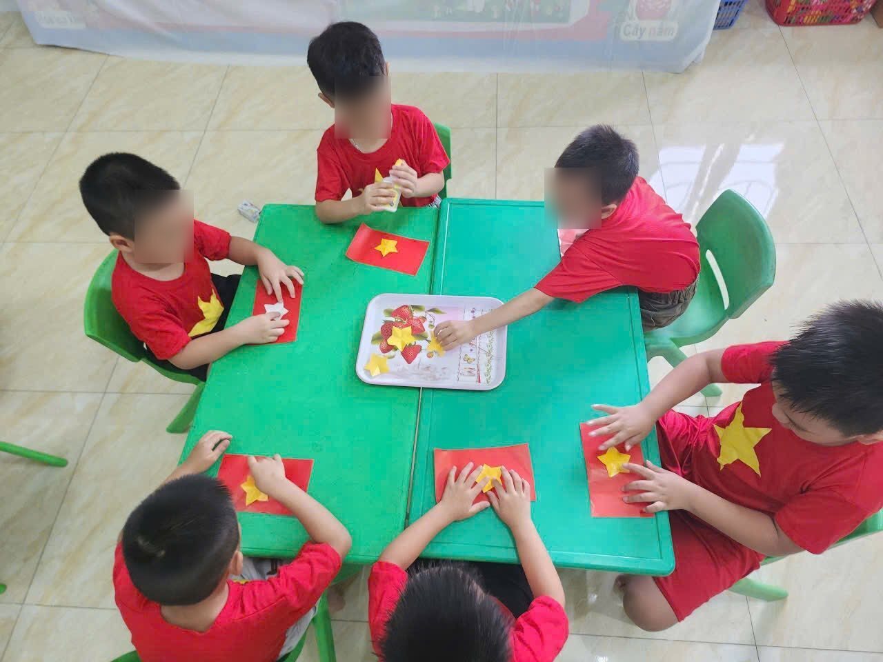 Cac be Truong Mam non Thach Khoi, TP Hai Phong hao hung tham gia hoat dong trai nghiem. Anh: Phuong Thach Khoi