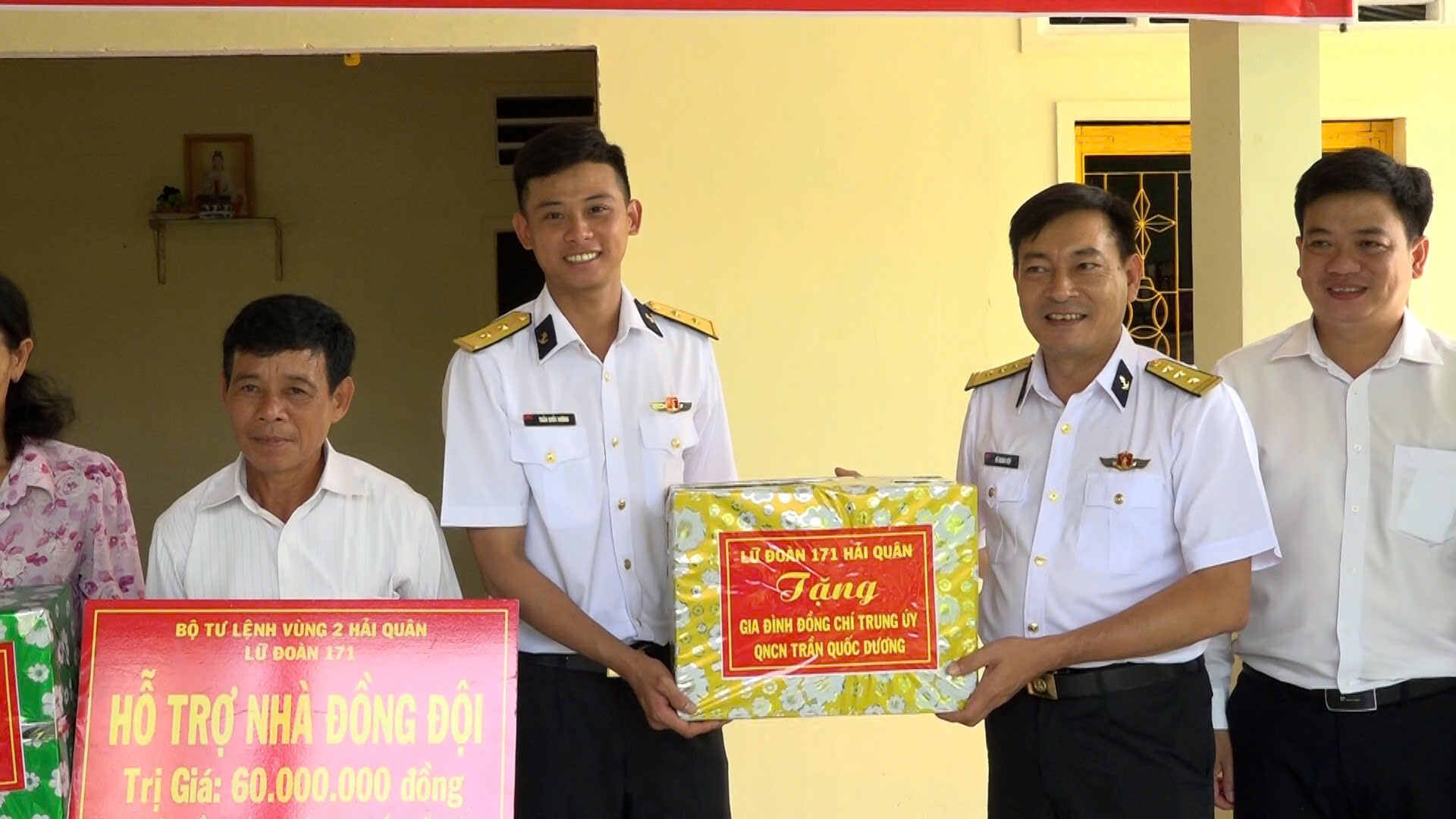 La marine de la region 2 remet des maisons d'amis aux militaires en difficulte a l'occasion du 2 septembre