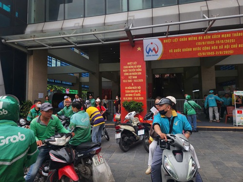 Motorbike taxi and parking services all increased in price before the general approval ceremony. Photo: Minh Hanh