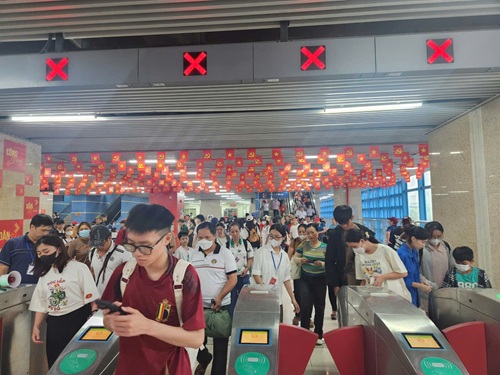Nguoi dan bat dau do ve khu vuc trung tam thu do de xem cac hoat dong tong duyet Le Quoc khanh 2.9. Anh: Minh Hanh 
