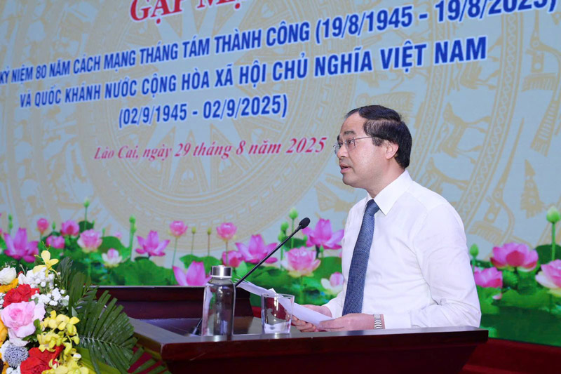 Bi thu Tinh uy Lao Cai Trinh Xuan Truong on lai truyen thong lich su ve vang. Anh: Linh Vu