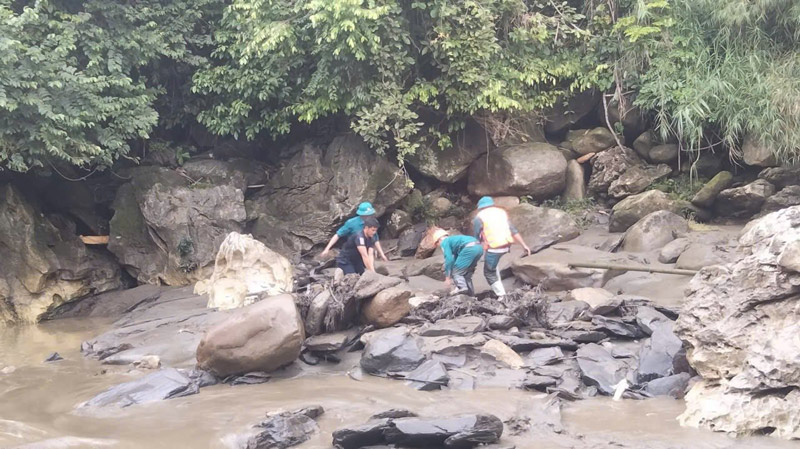 Thi the nan nhan bi lu cuon tai xa Ngu Chi Son, tinh Lao Cai da duoc tim thay. Anh: Nguoi dan cung cap