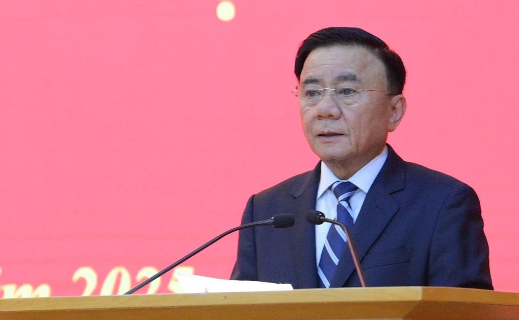 Politburo member and Standing member of the Secretariat Tran Cam Tu signed and issued Conclusion No. 186-KL/TW on the situation and results of the operation of the political system and local government at both levels. Photo: Kim Thanh