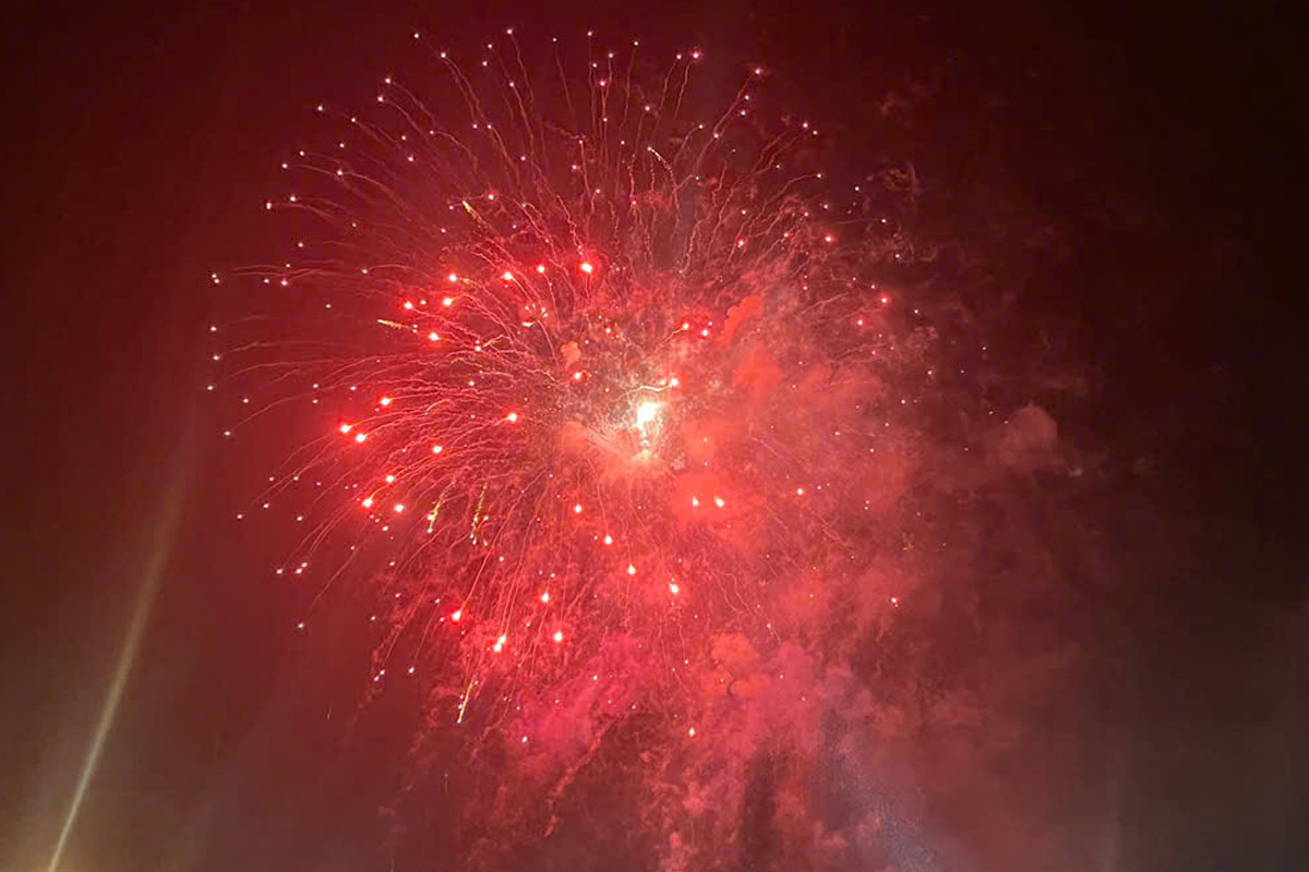 Ket thuc chuong trinh la man ban phao hoa no tam cao, tam thap. Anh: Doan Hung