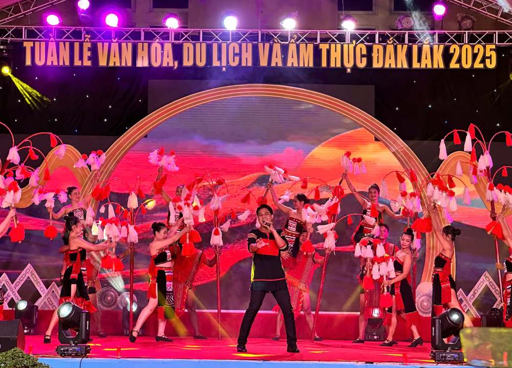 Chuong trinh nghe thuat tai Le khai mac