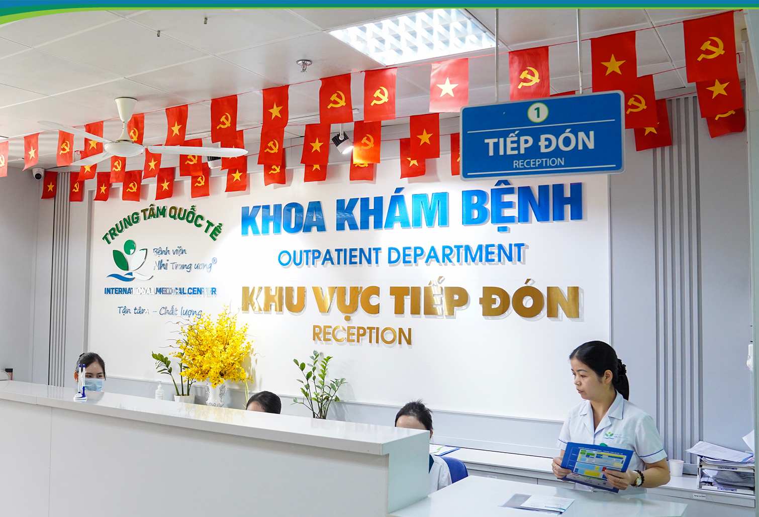 Tu khu don tiep cua Benh vien Nhi Trung uong sac do tran ngap. Anh: BVCC