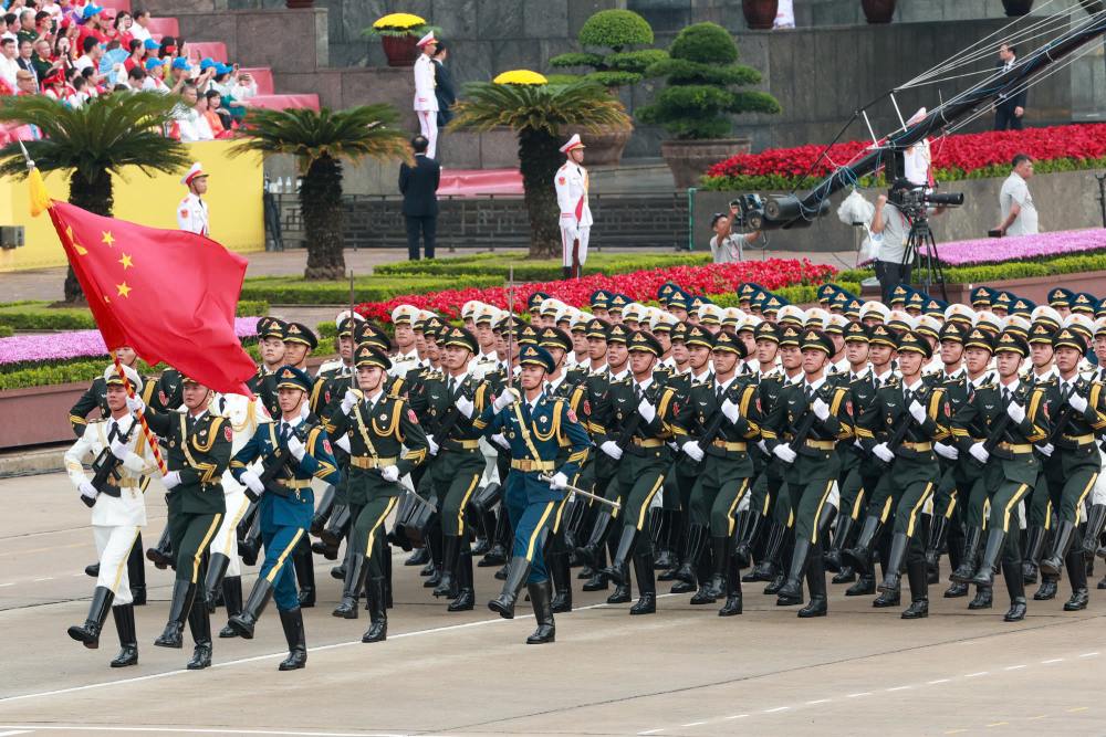 Khoi Quan doi Nga tien vao le dai. Anh: Hai Nguyen