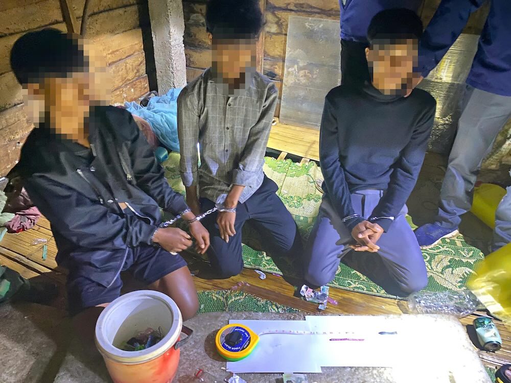 Arrest of 3 subjects for illegal possession of drugs in Quang Tri. Photo: Ngoc Hoa