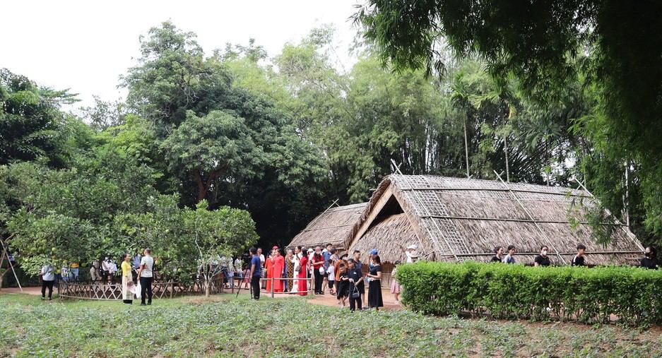 Nguoi dan, du khach ve tham que Bac dip Le Quoc khanh. Anh: Ngoc Anh