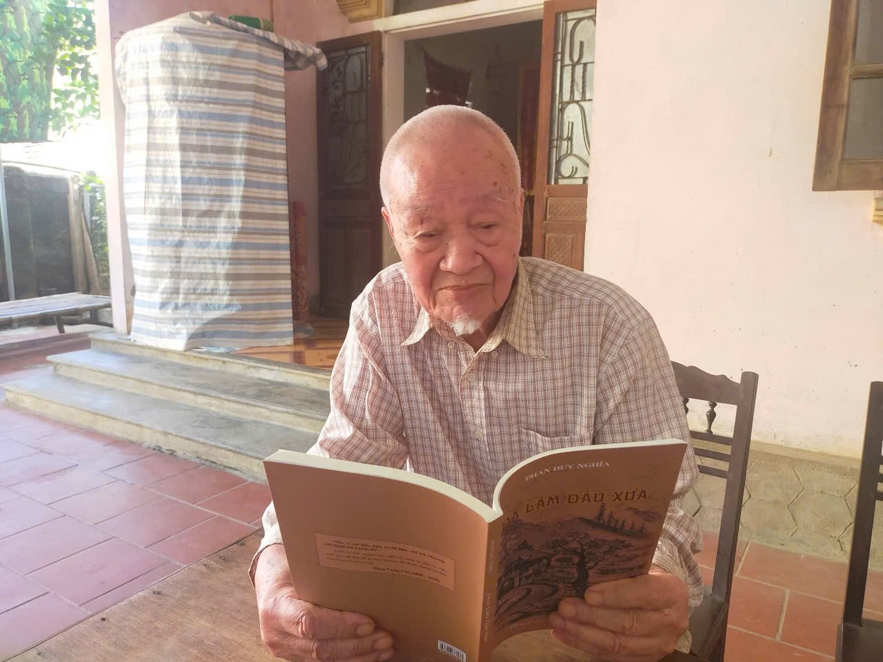 Nhung ky niem ve Bac Ho la hanh trang quy gia trong cuoc doi cuu chien binh Nguyen Van Thiet. Anh: Duy Nghia