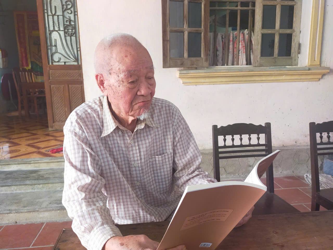 91歳で、ホー・チ・ミン主席との神聖な日々の記憶は、グエン・ヴァン・ティエン氏の心に永遠に残っています。写真:Phan Duy Nghia