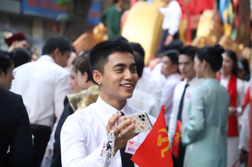 Mono cung co mat tu som de giao luu cung khan gia, cho don doan dieu binh, dieu hanh. Anh: Huyen Chi