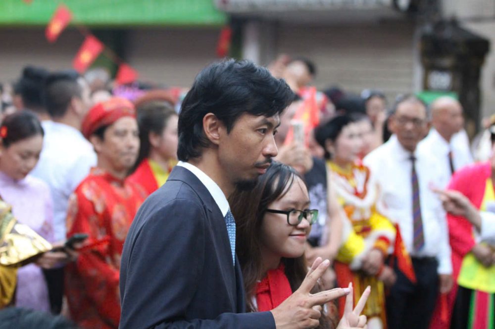 Den Vau chup anh cung nguoi ham mo. Anh: Le Tuyen