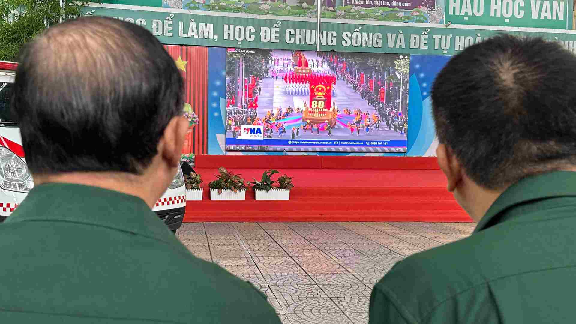 Cac cuu chien binh theo doi buoi tong duyet cham chu. Anh: Tam Tu