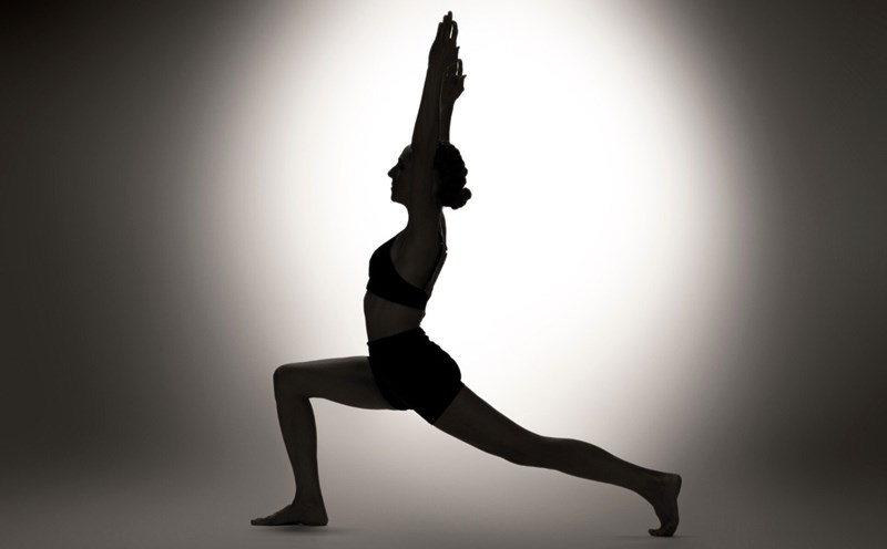 Practicing yoga does not require flexible bending to be effective. Photo: Thuy Duong