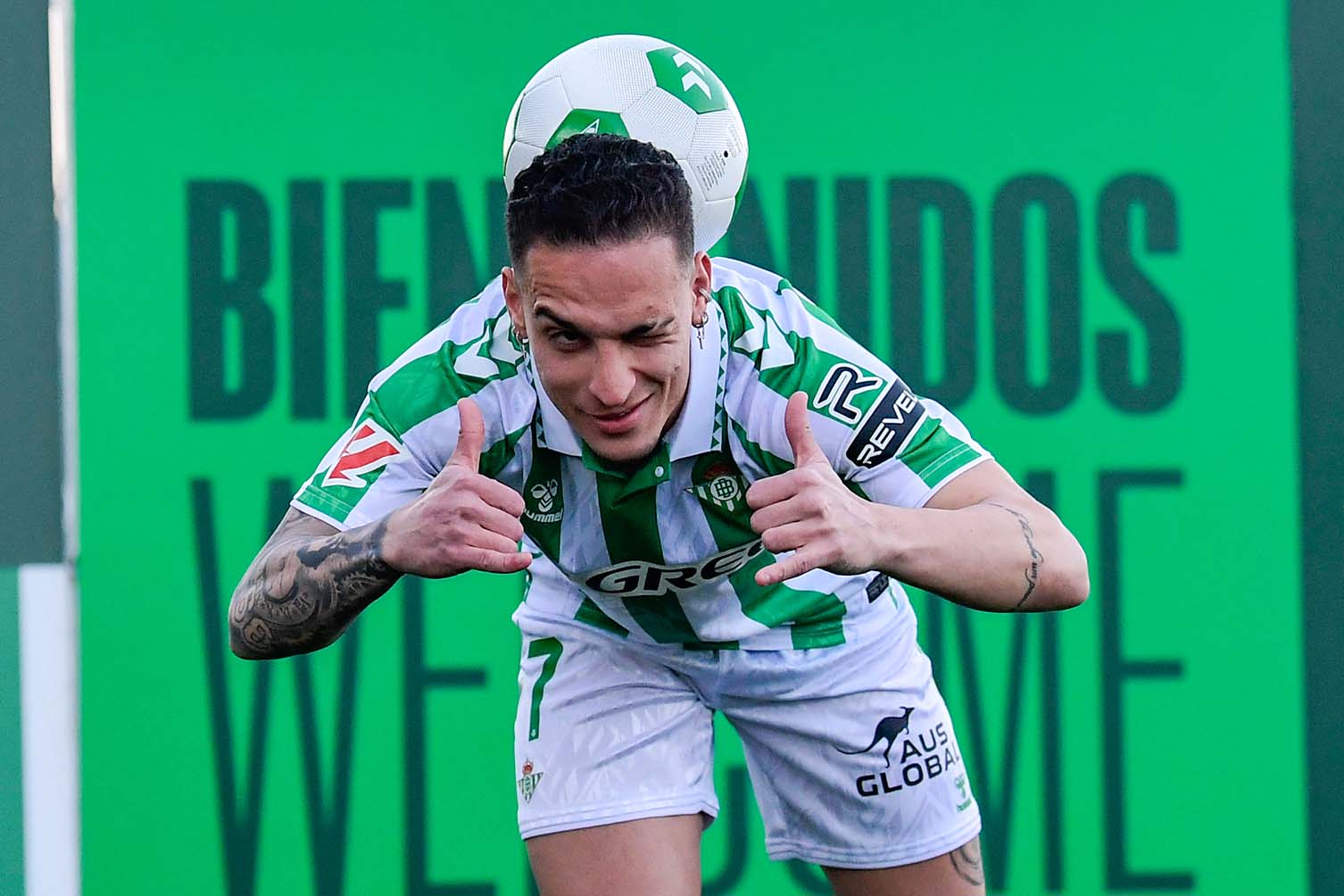 Antony da de phan hon o Real Betis tu cuoi mua giai truoc. Anh: AFP