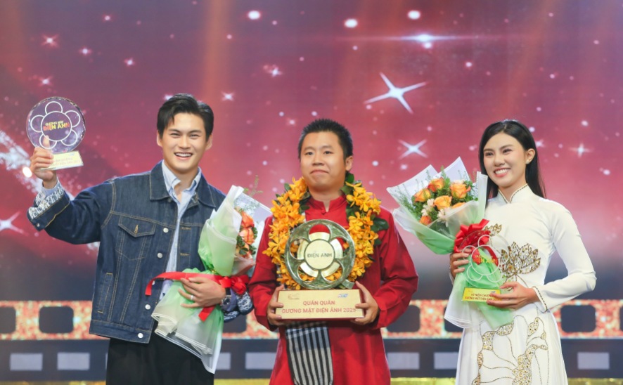 Huynh Chi Hao (middle) won the 2025 Cinema face championship. Photo: Khang