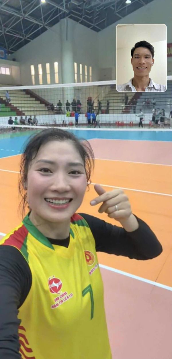 Pham Thi Yen chia se niem vui cung ong xa sau tran dau. Anh: Nhan vat cung cap
