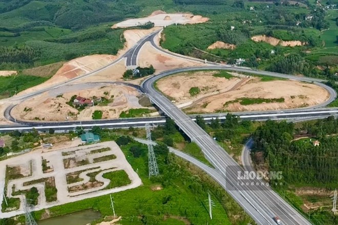 Duong dan tu cao toc Bac Giang - Lang Son vao Khu cong nghiep VSIP - KCN lon nhat Lang Son. Anh: Nguyen Hoan