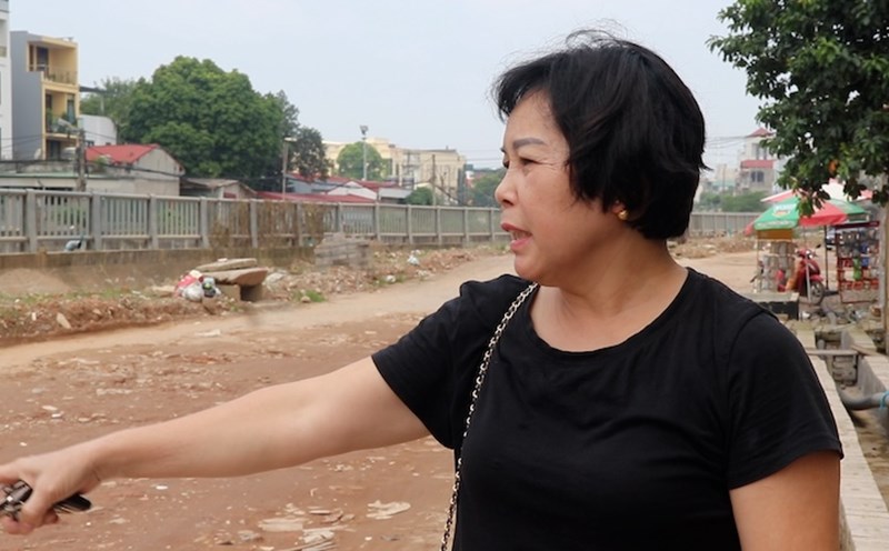 Hanoi people have lived miserably on Ngo Quyen Street for 2 years. Photo: Nguyen Linh