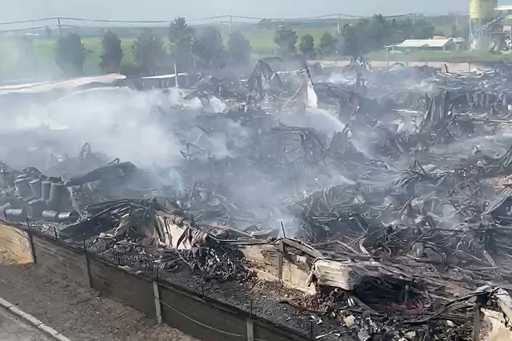 Scene de l'incendie dans la soiree du 2 août dans la commune de Tan Hoi (province de Tay Ninh). Photo : Van Tuan