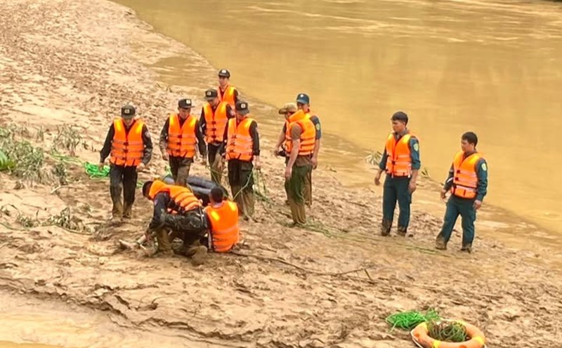 The authorities found the body of V.T.V in the Ta Co hydroelectric reservoir area, Sop Cop commune, Son La province, nearly 5km from the scene. Photo: Truong Son