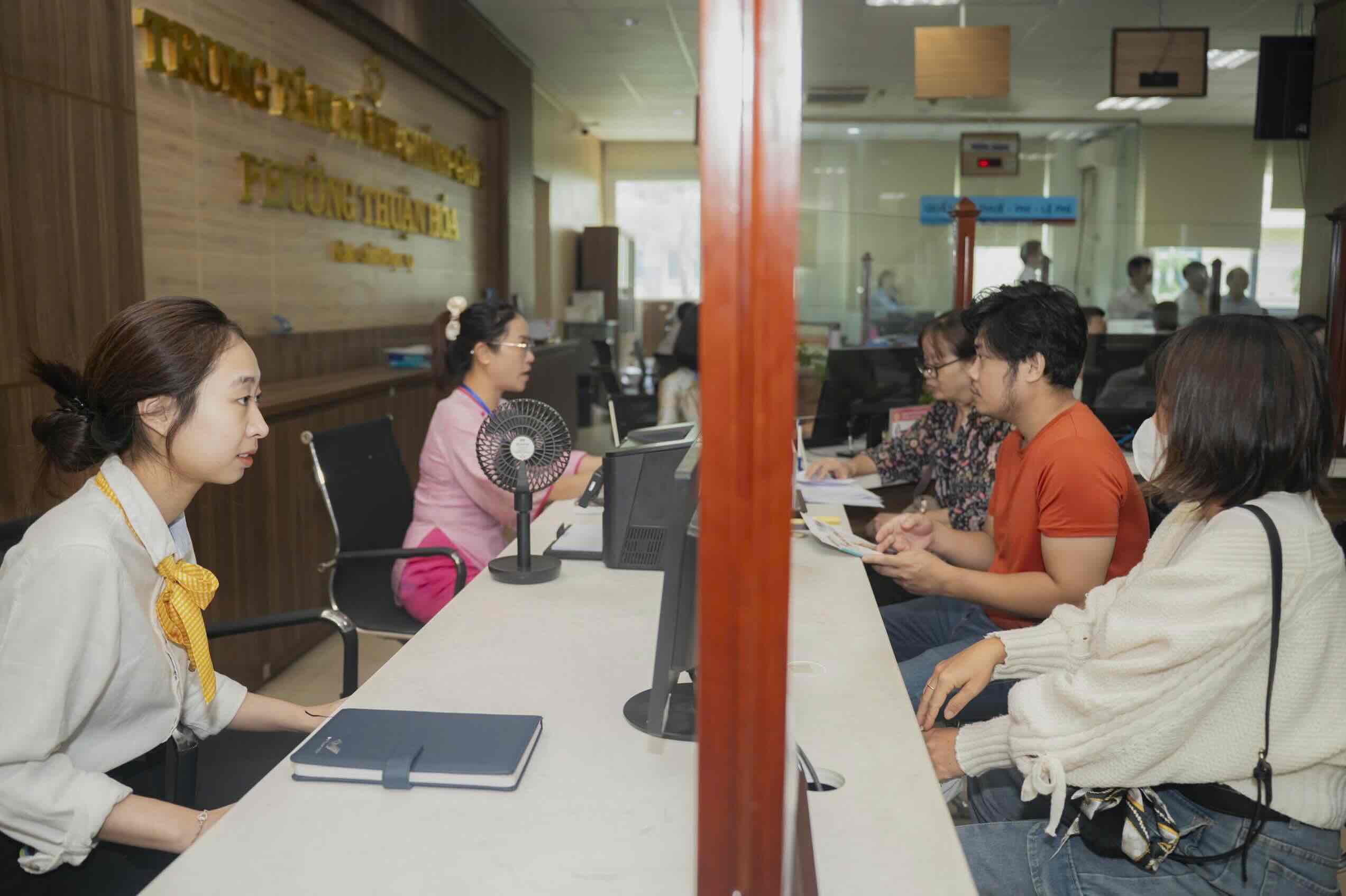 Tai Hue, mo hinh chinh quyen hai cap duoc duoc van hanh tron tru, nhanh chong va hieu qua ngay tu thang dau tien. Anh: Van Bon