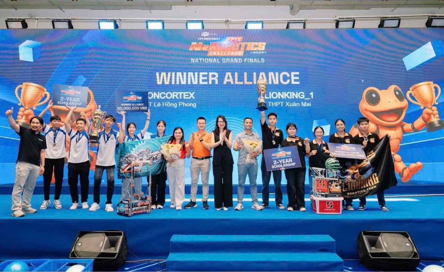 Cac doi thi duoc trao giai tai vong Chung ket FPTU AI & Robotics Challenge 2025. Anh: Phuong Anh