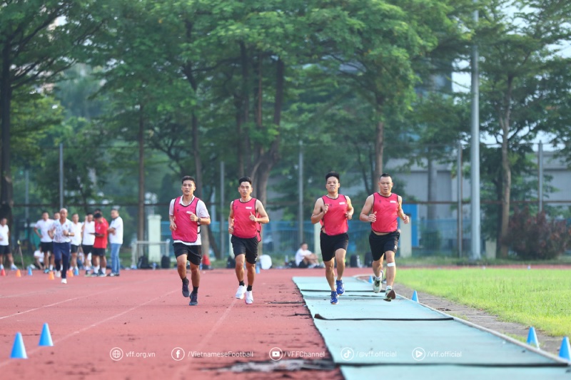 V.League referees check their physical condition. Photo: VFF