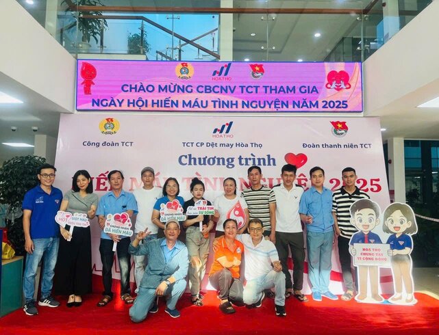 2025년 노동조합원 및 노동자 간의 자발적인 헌혈의 날은 베트남 섬유 의류 노동조합이 공동으로 조직했습니다. 사진: Thu Thuy