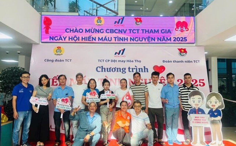 The 2025 voluntary blood donation festival among union members and workers is jointly organized by the Vietnam Textile and Garment Trade Union. Photo: Thu Thuy