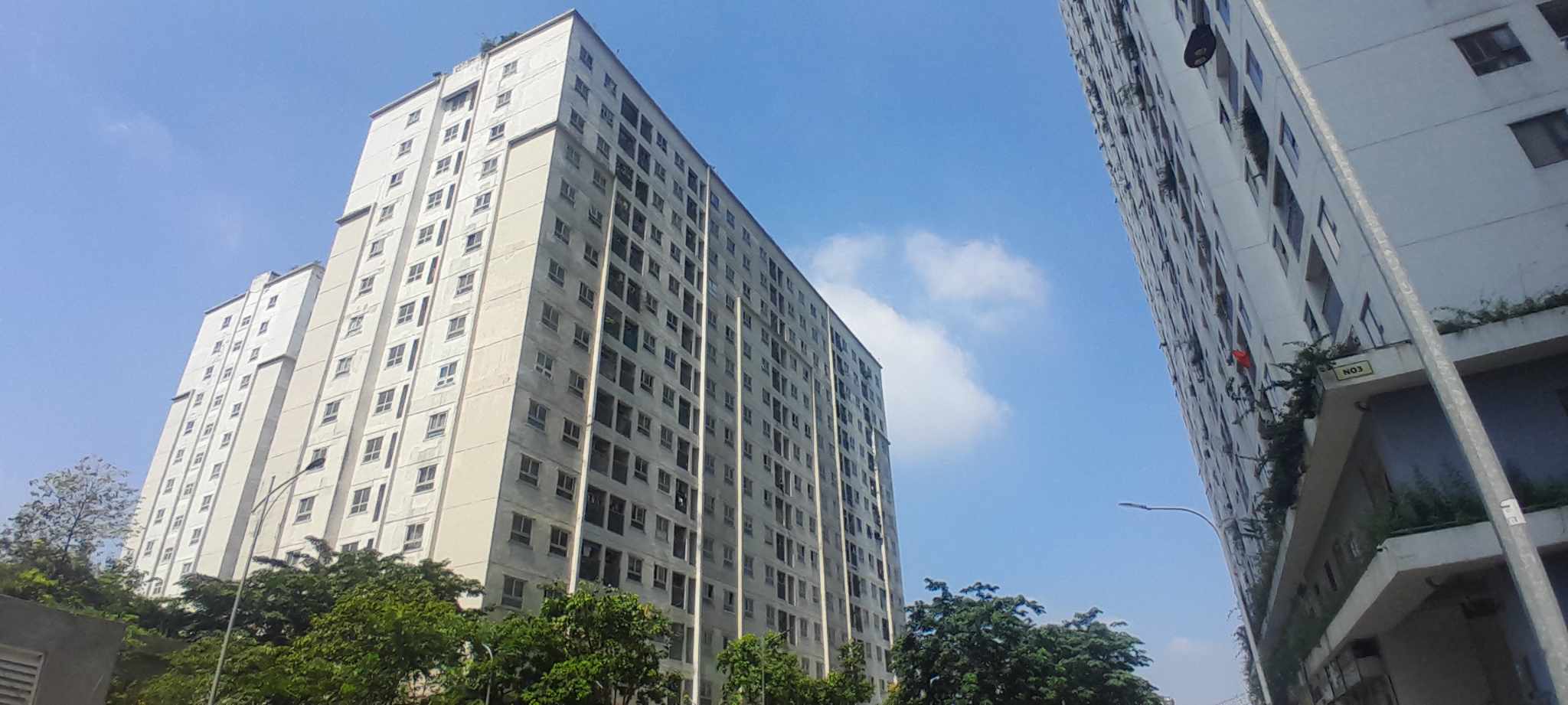 The Ministry of Construction explains the regulations on going to the commune level to buy social housing. Photo: Xuyen Dong