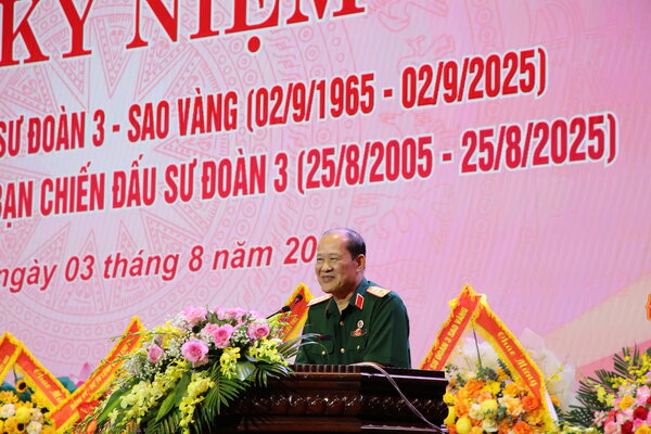 Thuong tuong Be Xuan Truong, Pho Chu tich Uy ban Trung uong MTTQ Viet Nam, Chu tich Hoi Cuu chien binh Viet Nam phat bieu tai le ky niem. Anh: Linh Ngoc