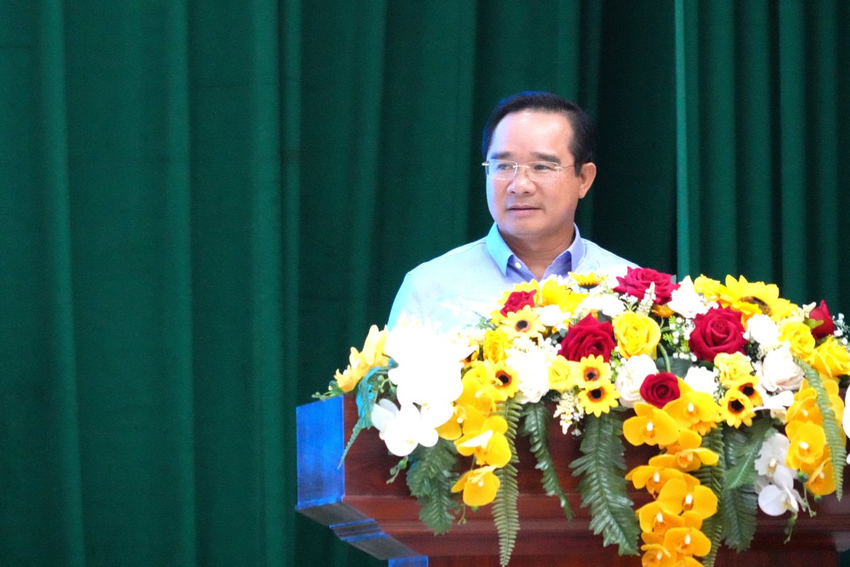 Chairman of the Ho Chi Minh City People's Committee Nguyen Van Duoc spoke at a working session between the Standing Committee of the Ho Chi Minh City People's Committee with 30 wards, communes and special zones (old Ba Ria - Vung Tau area) on August 4. Photo: Thanh An