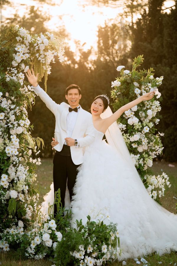 Anh Dang Duc Chung dong hanh cung ba xa trong cong viec cung nhu cuoc song. Anh: Nhan vat cung cap