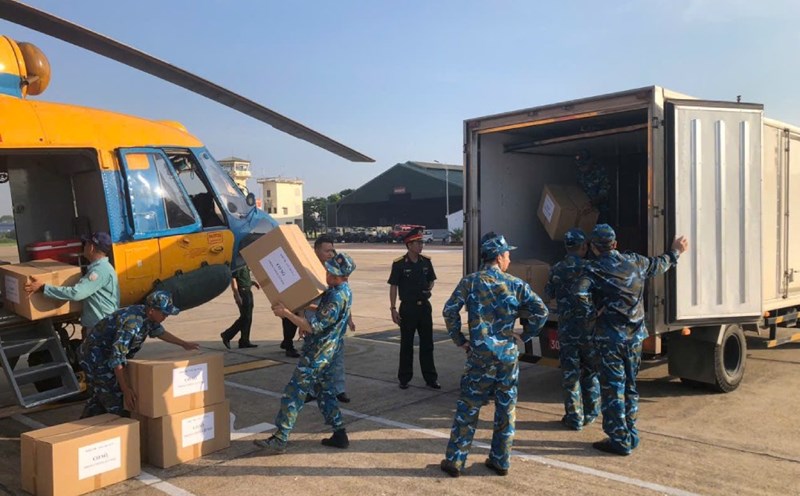 The Ministry of National Defense dispatched a plane carrying relief goods to the flooded area in Dien Bien on the morning of August 3. Photo: Air Defense - Air Force