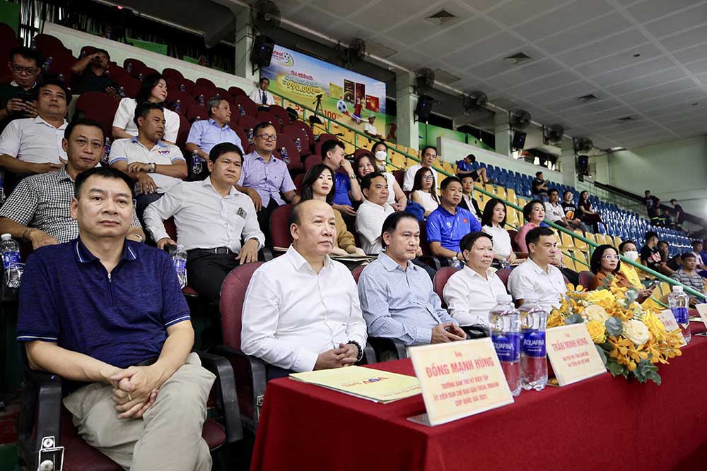 Cac dai bieu tham du le khai mac. Anh: VFF
